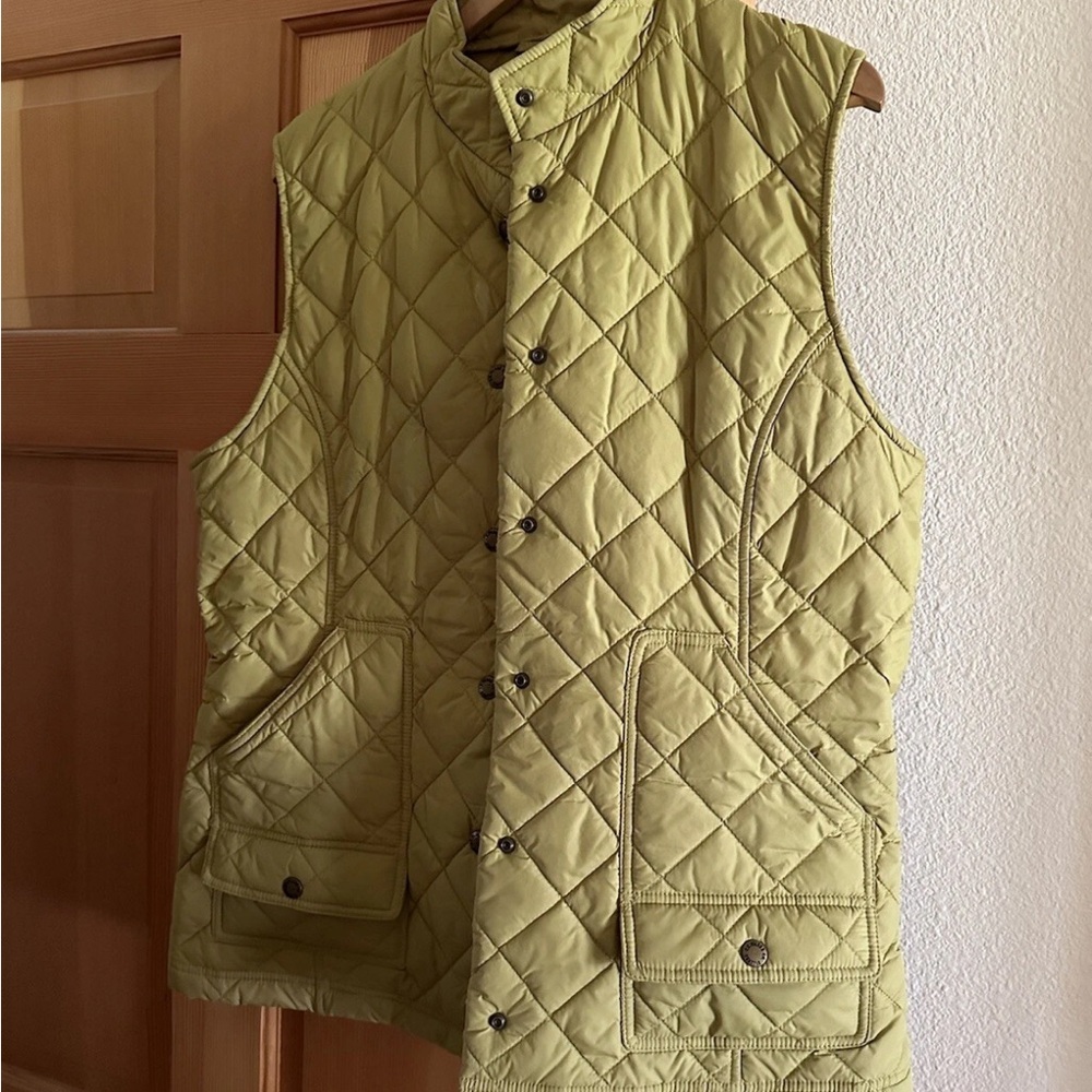 Filson LG Women's Quilted Vest in Light Green.